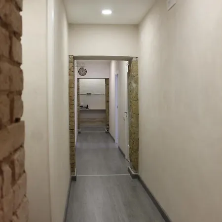 Ama Oda ve Kahvaltı Napoli
